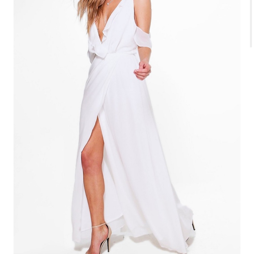Boohoo White dress. NWT. Size 10. Perfect for engagement party!